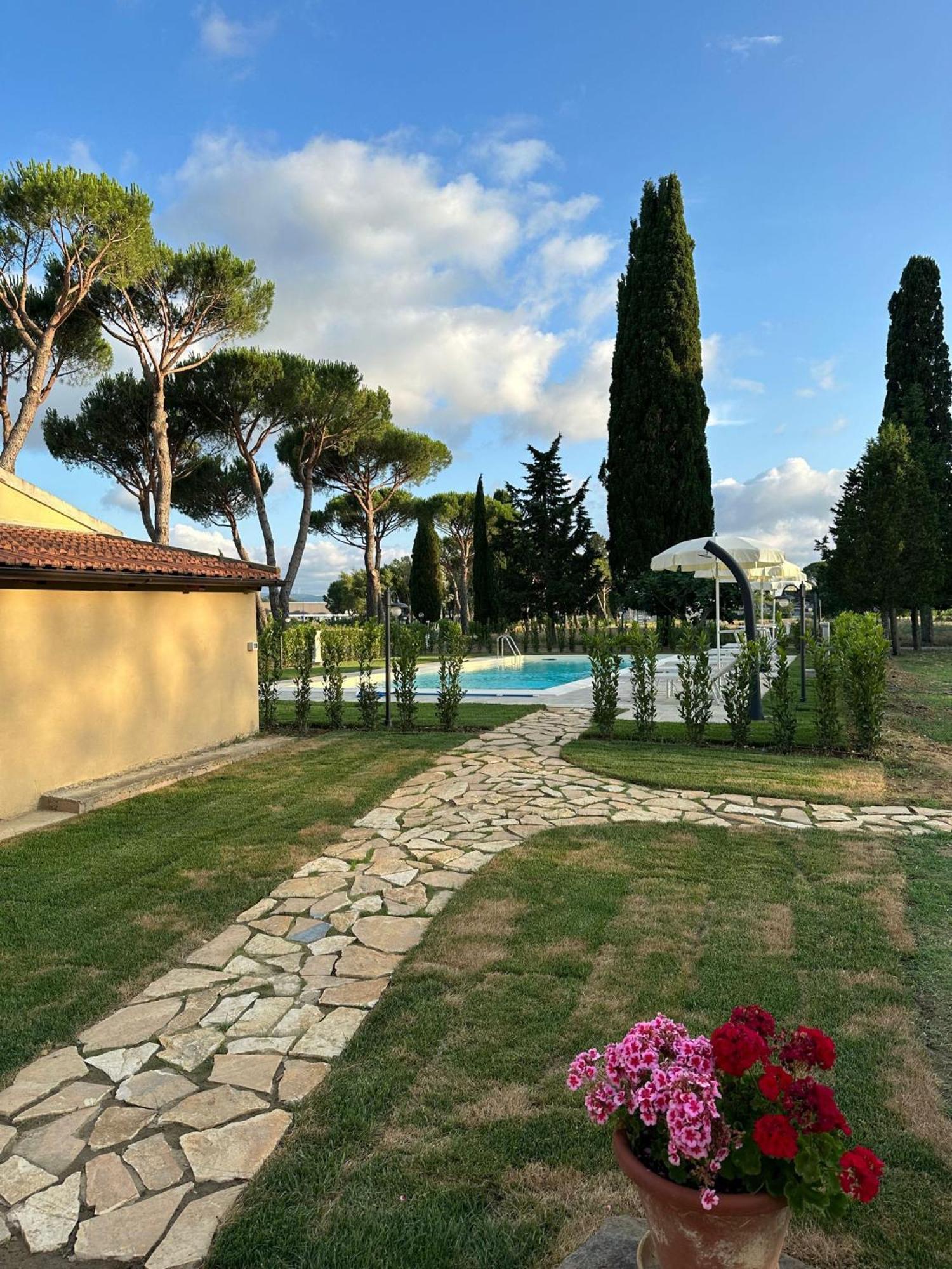 La Vecchia Cantina Guzzardi Lari Exterior foto