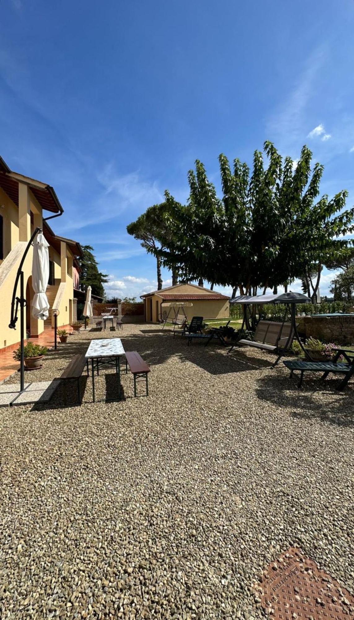 La Vecchia Cantina Guzzardi Lari Exterior foto