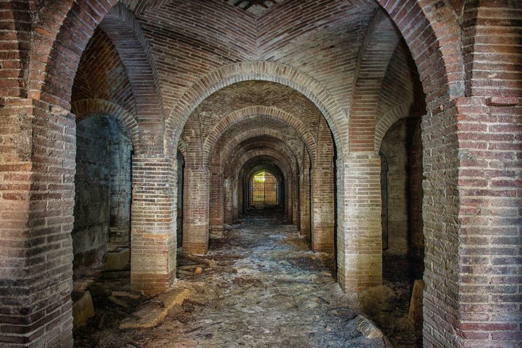 La Vecchia Cantina Guzzardi Lari Exterior foto